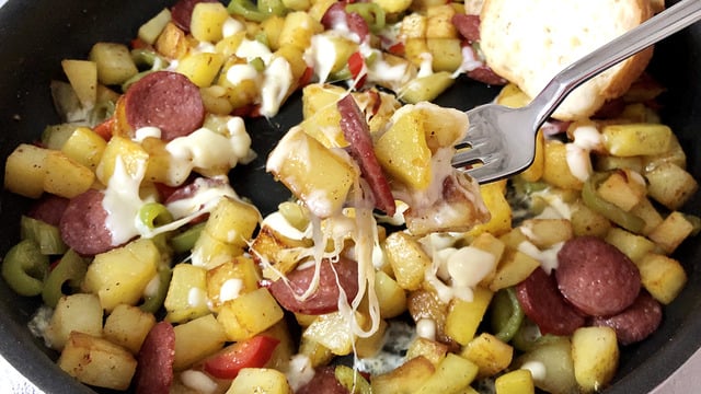 Evdeki Malzemelerle: Sucuklu Patates Tava