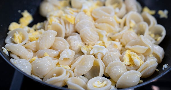 yumurtali-makarna-asama3-yemekcom
