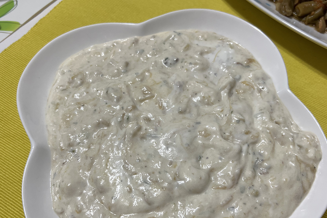Sofralar Kurulsun: Labneli Köz Patlıcan Mezesi