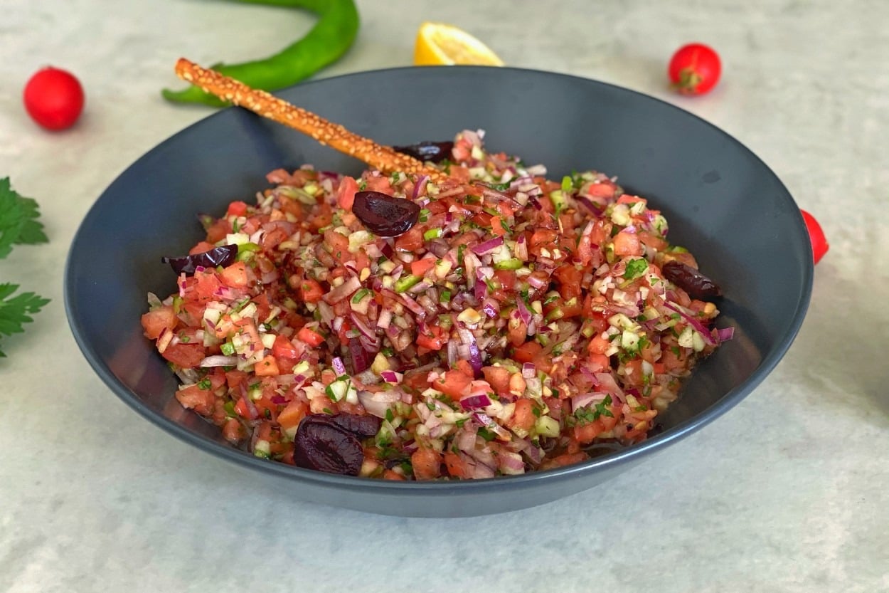 Tüm Sofralara Eşlikçi: Kaşık Salatası