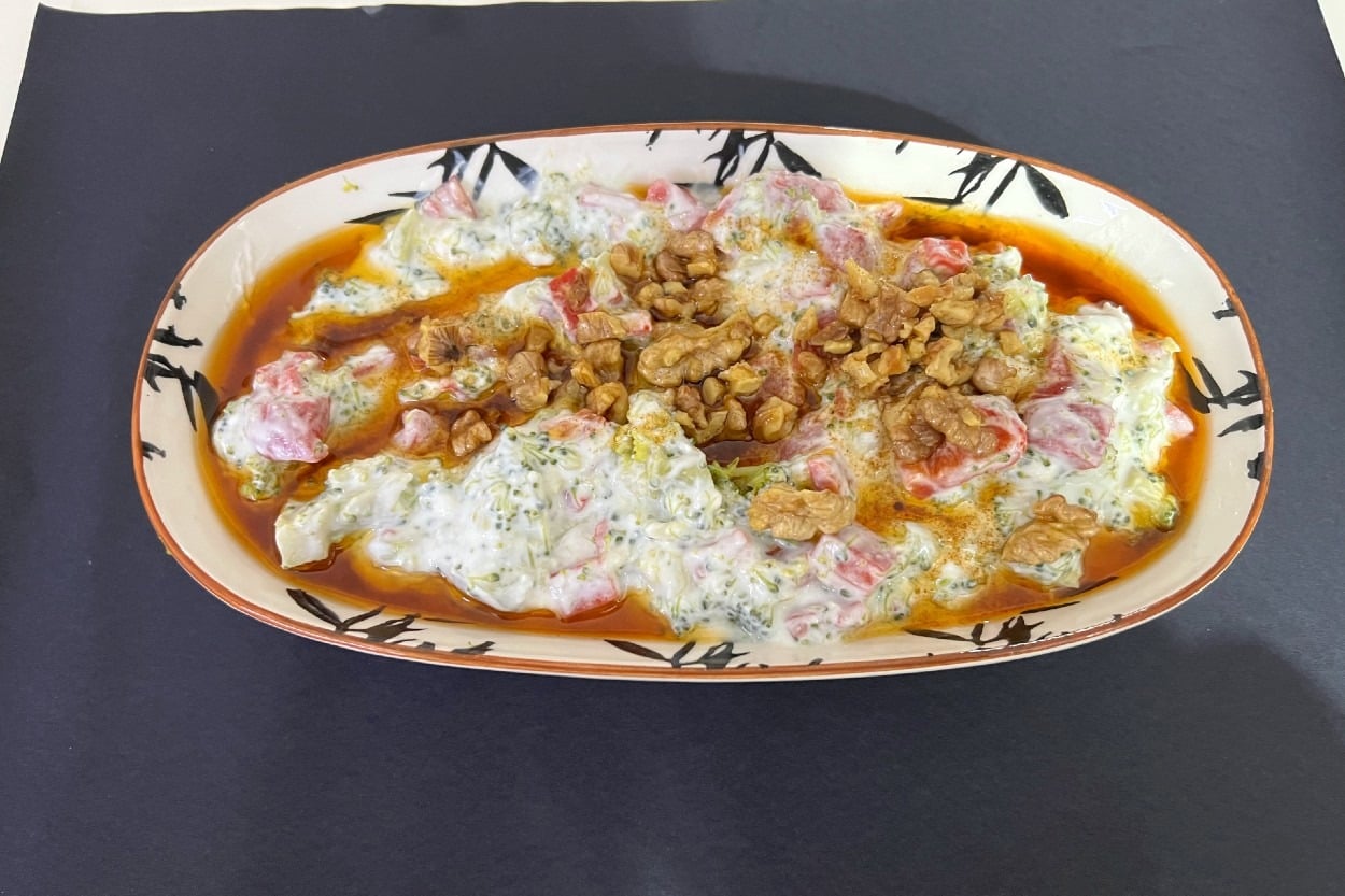 Cevizi de Var: Köz Biberli Brokoli Mezesi