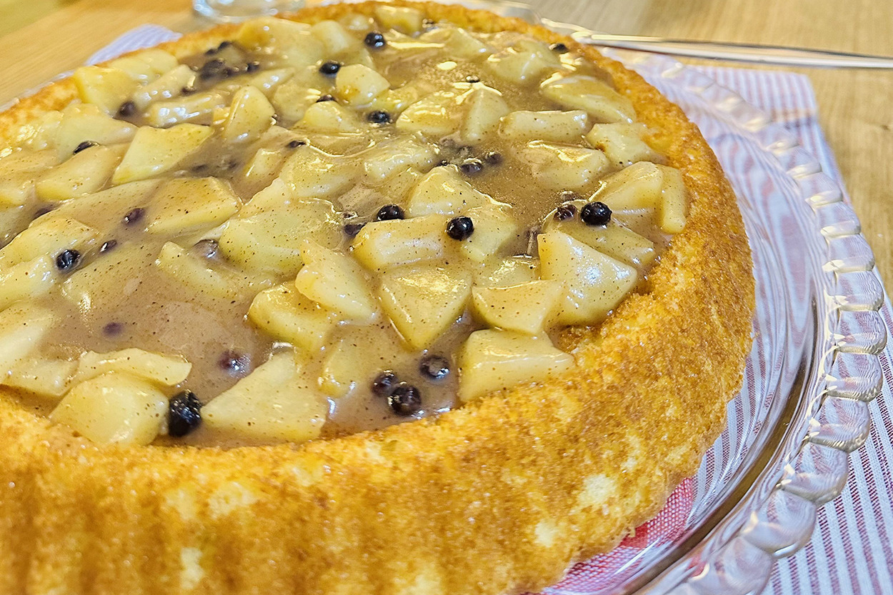 Tadı Müthiş: Tart Kalıbında Elma Soslu Kek