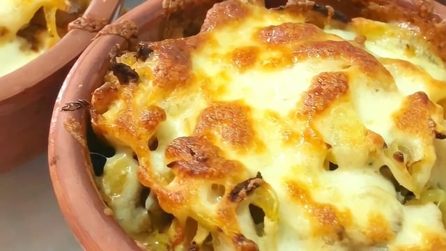 Ziyafet Var: Karamelize Soğanlı Tavuklu Mantar Güveç