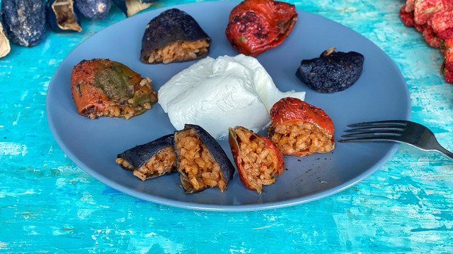 Gaziantep Usulü: Kuru Biber ve Patlıcan Dolması