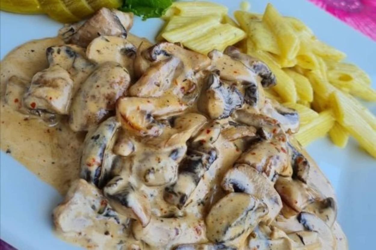 Restoranlarda Yemeye Son: Kremalı Mantarlı Tavuk Sote