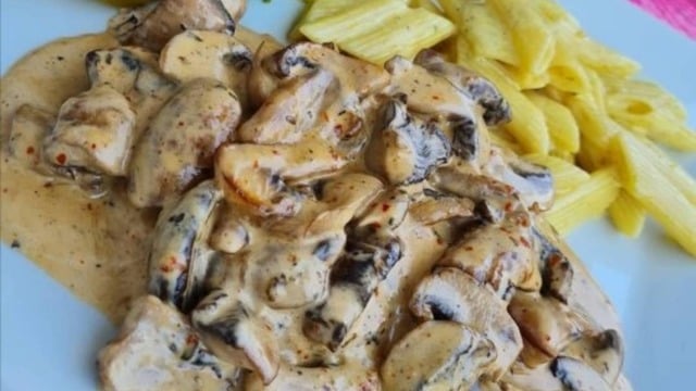 Restoranlarda Yemeye Son: Kremalı Mantarlı Tavuk Sote