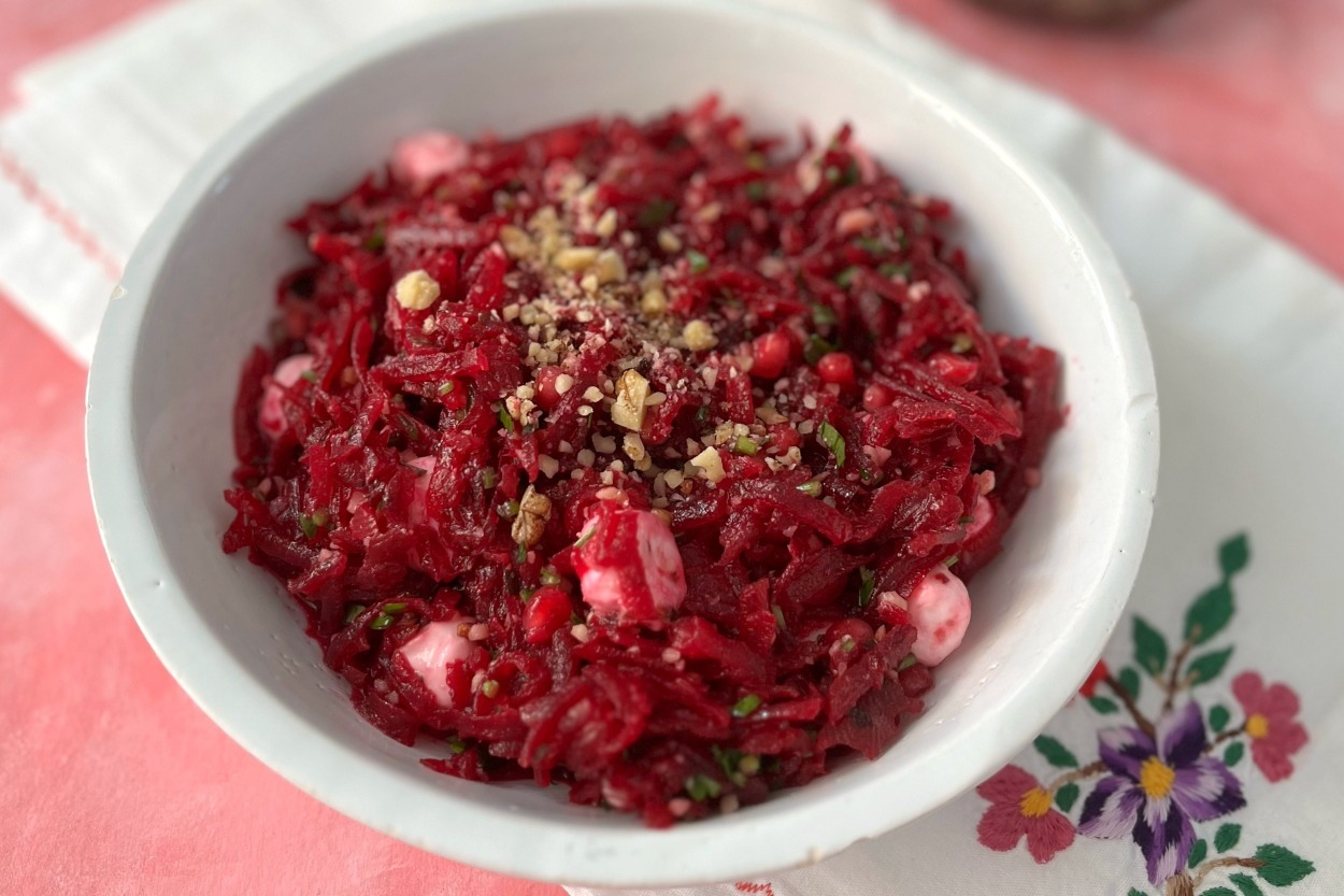 Vitamin Deposu: Narlı Cevizli Pancar Salatası