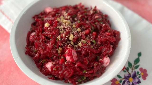 Vitamin Deposu: Narlı Cevizli Pancar Salatası