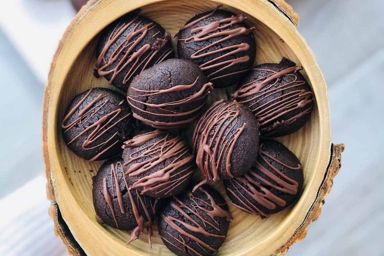 Tek Hamur, İki Lezzet: Hindistan Cevizi Dolgulu Brownie Kurabiye