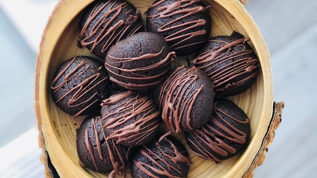 Tek Hamur, İki Lezzet: Hindistan Cevizi Dolgulu Brownie Kurabiye