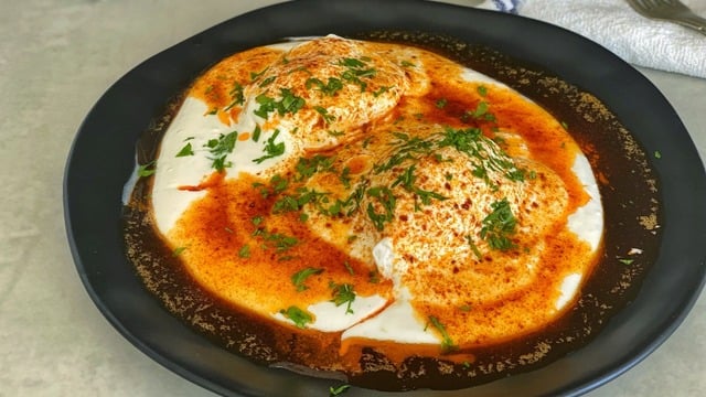 Turkish Egg: Çılbır