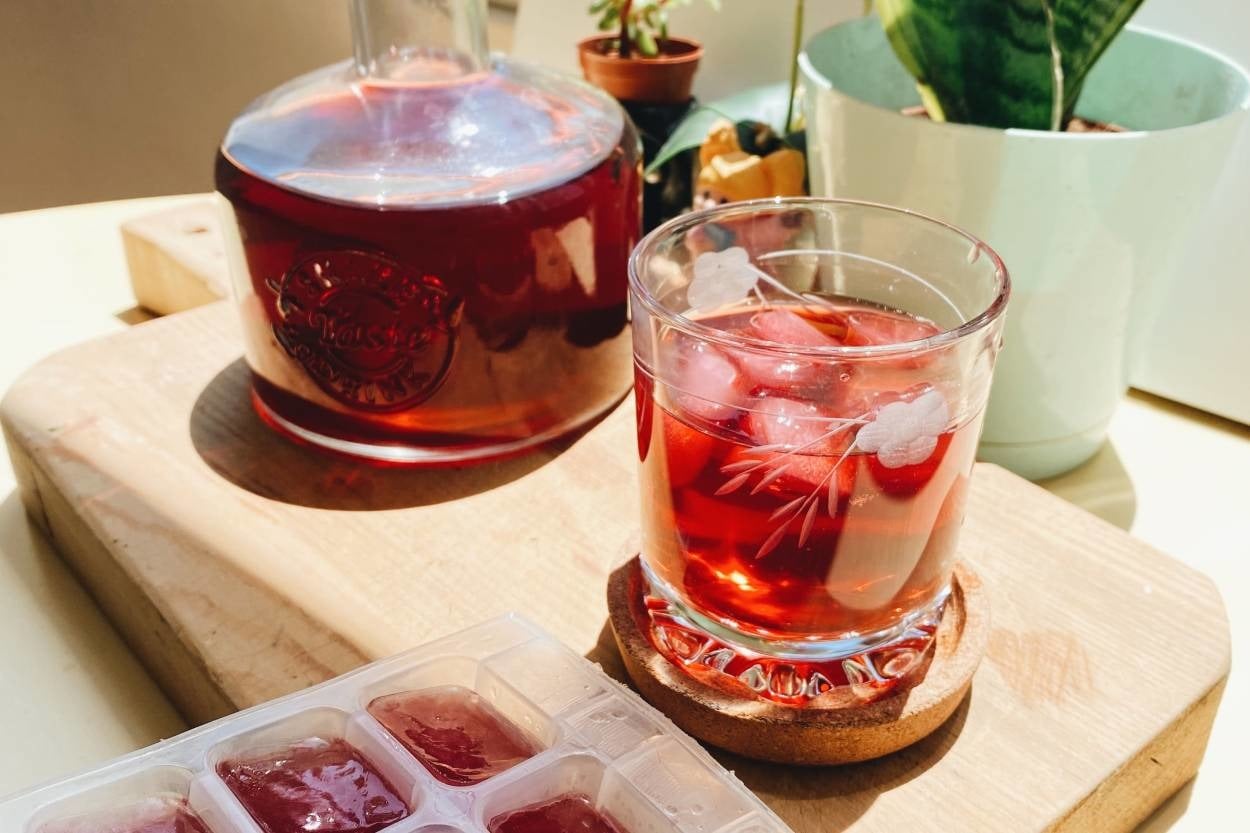 Ekşiliğiyle Kendini Sevdiren: Hibiskus Şerbeti