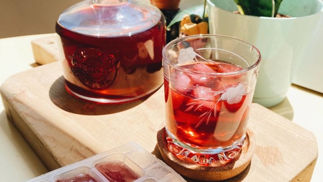 Ekşiliğiyle Kendini Sevdiren: Hibiskus Şerbeti