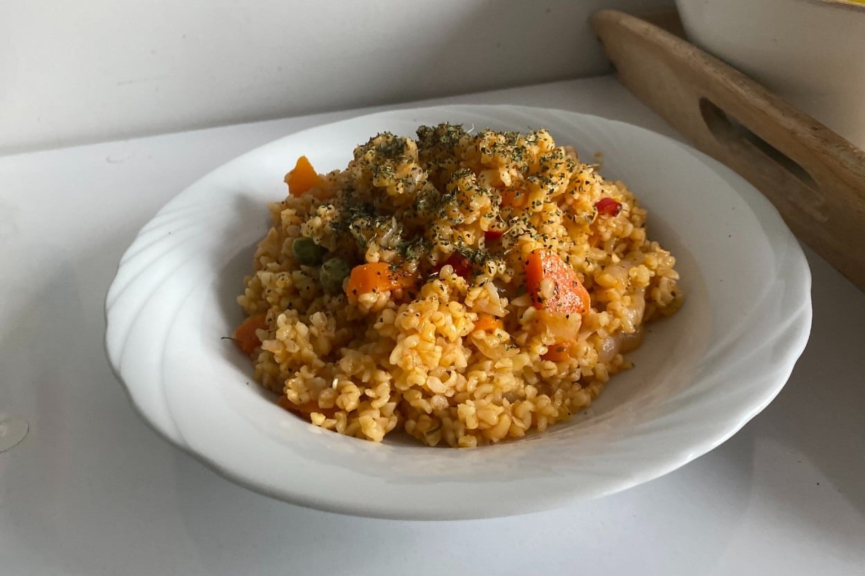 O Bir Klasik: Sebzeli Bulgur Pilavı