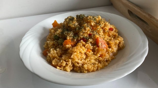 O Bir Klasik: Sebzeli Bulgur Pilavı