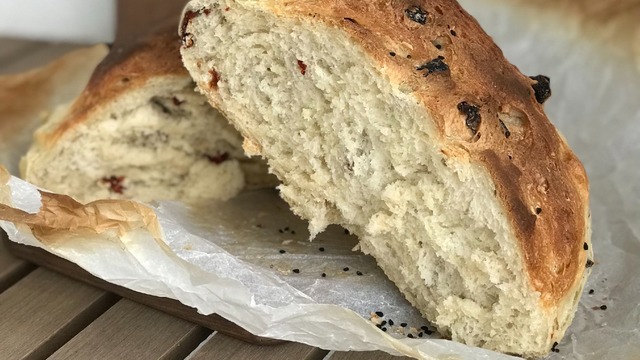 Mis Gibi Koktu: Kuru Domatesli Kekikli Ekmek
