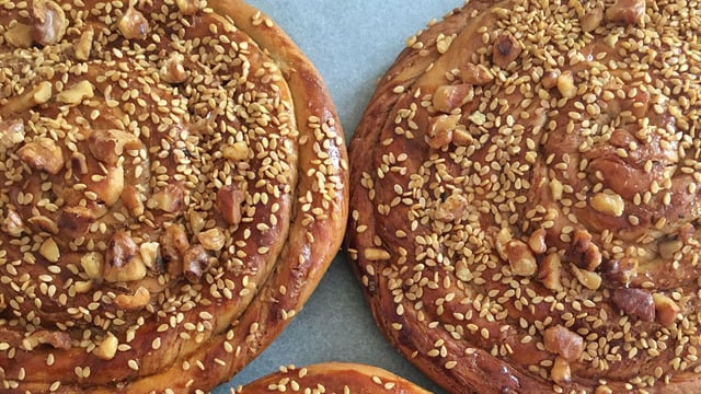 Tel Tel Ayrılır: Tahinli Pide