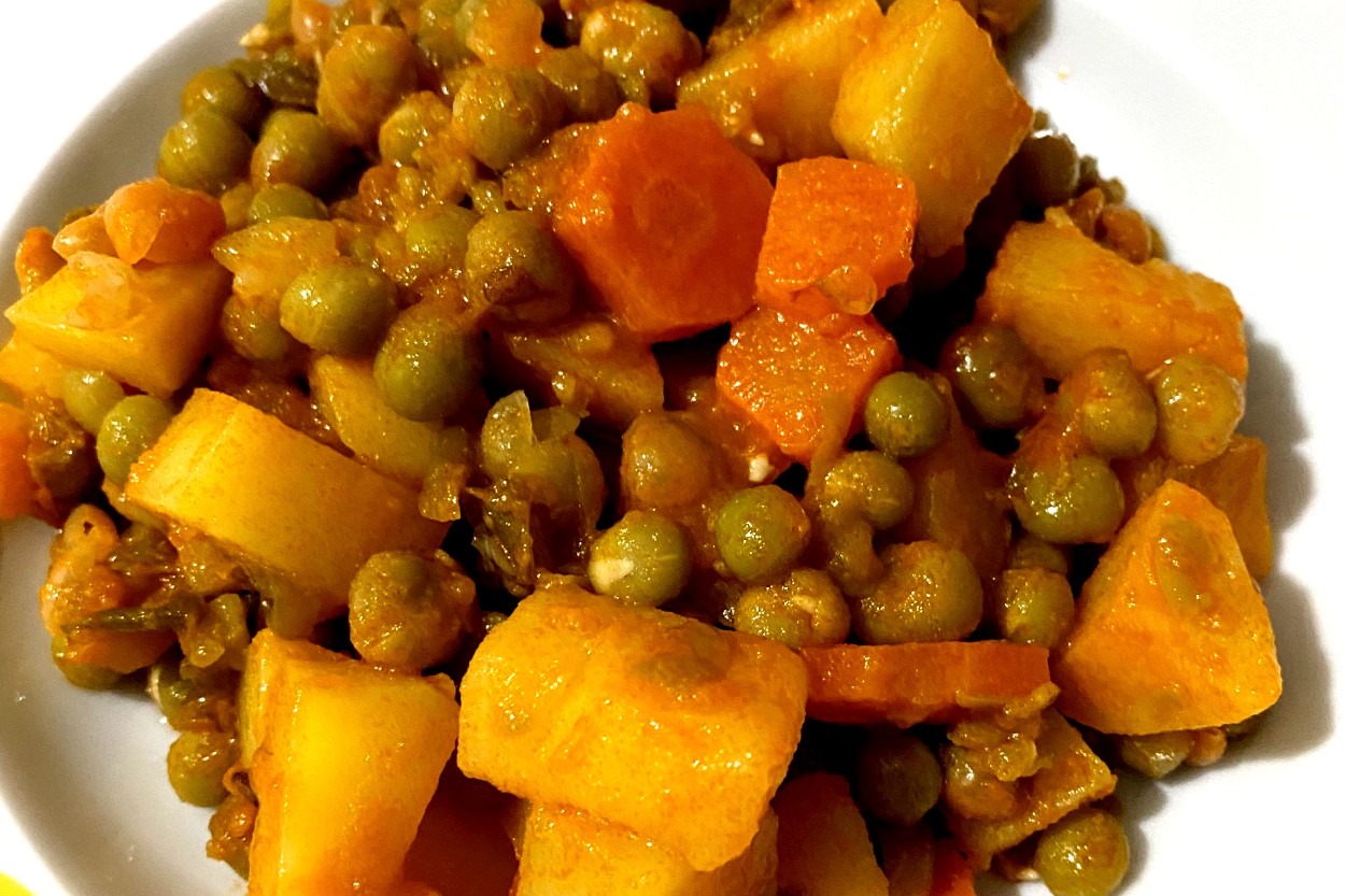 Kolay Malzemelerle: Bezelyeli Patates Yemeği