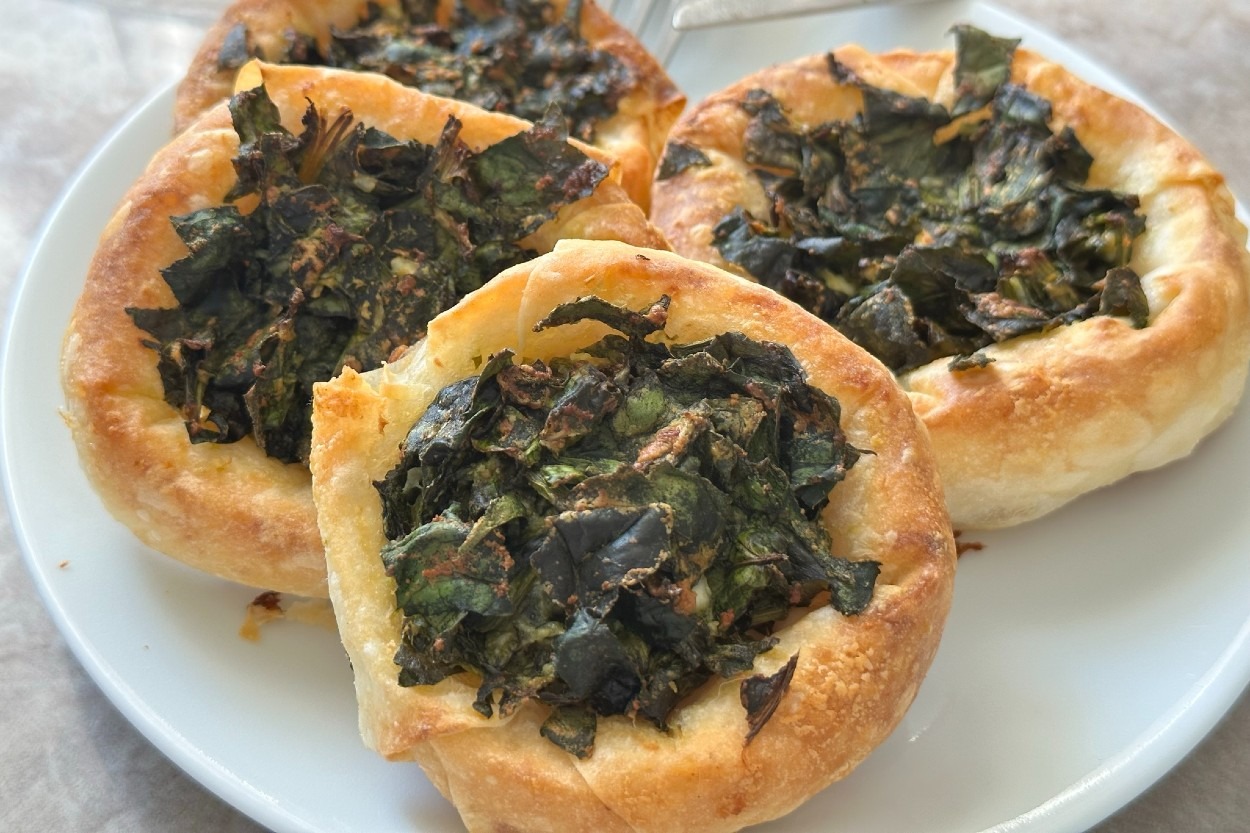 En Pratik Böreklerden: Ispanaklı Sandal Böreği