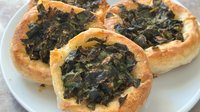 En Pratik Böreklerden: Ispanaklı Sandal Böreği