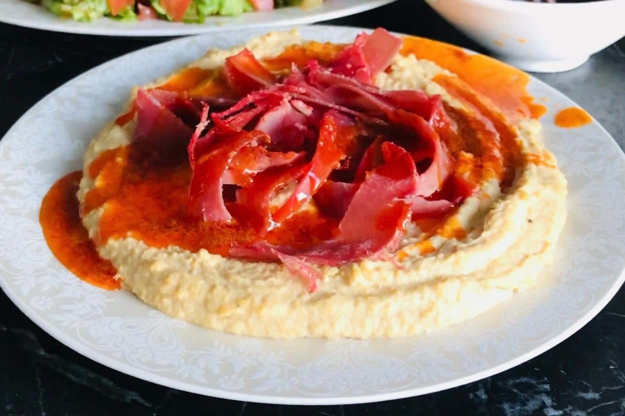 Restoran Usulü: Pastırmalı Humus
