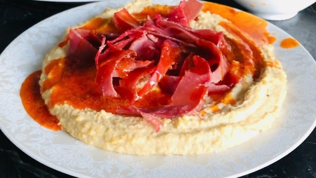 Restoran Usulü: Pastırmalı Humus