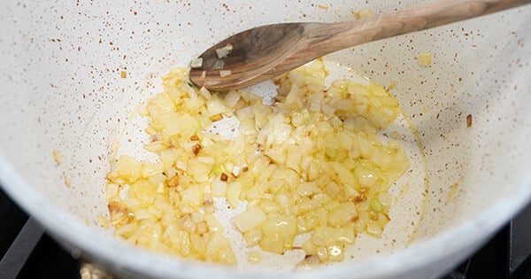 iki-kisilik-mercimek-corbasi-asama1-yemekcom