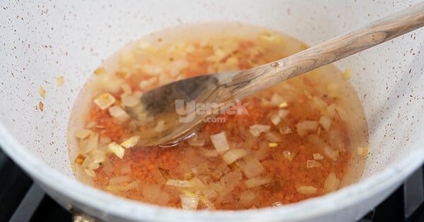 iki-kisilik-mercimek-corbasi-asama3-yemekcom