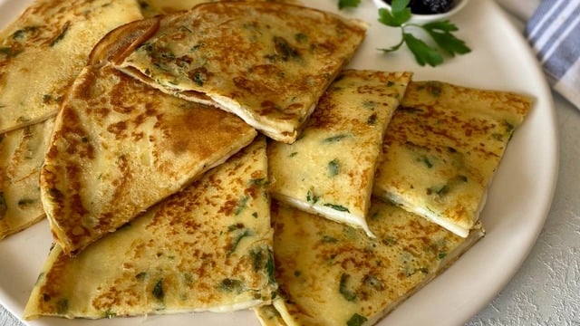 Yufka Kullanmadan: Peynirli Krep Börek