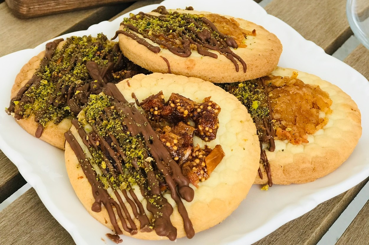 Elmalı İncirli İçiyle: Kıyır Kurabiye