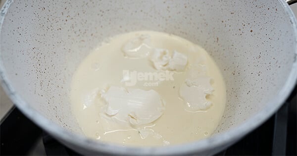 kremali-spagetti-asama2-yemekcom