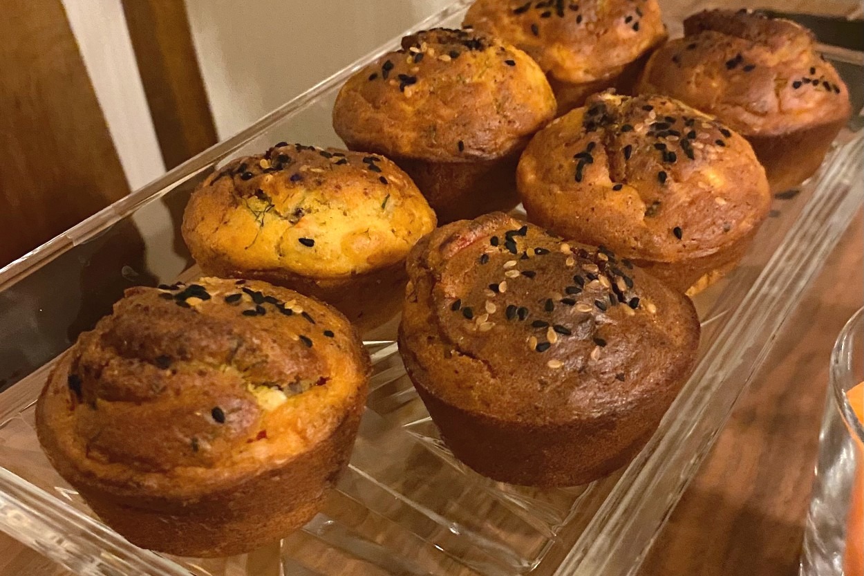 Dereotlu Peynirli: Kahvaltılık Tuzlu Muffin
