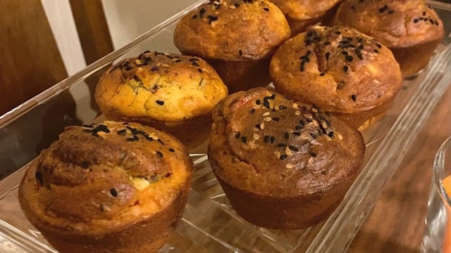 Dereotlu Peynirli: Kahvaltılık Tuzlu Muffin