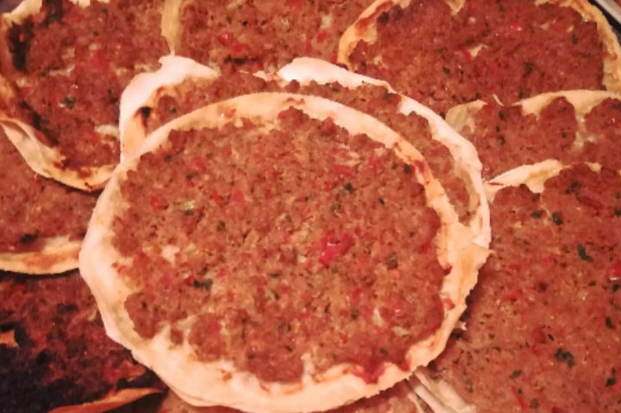 Yufka Kullanılır: Kolay Lahmacun