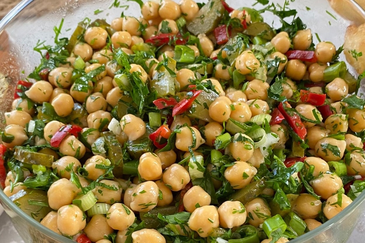 Bol Yeşillikli: Nohut Salatası