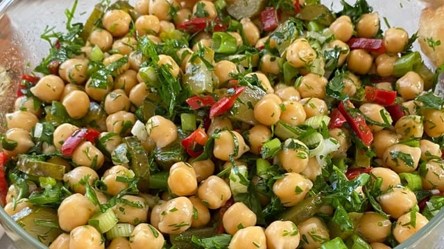 Bol Yeşillikli: Nohut Salatası