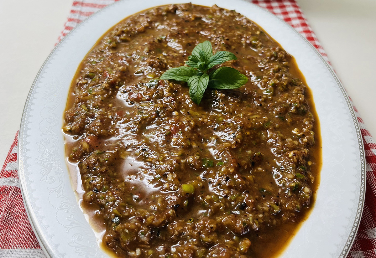 Pratik Meze: Lokanta Usulü Acılı Ezme Tarifi