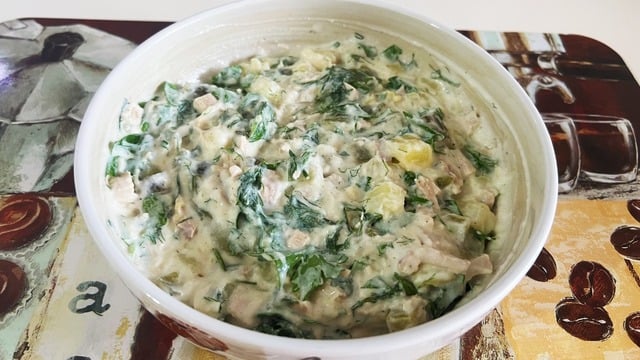 Üstelik Tavuklu: Yoğurtlu Ilık Patates Salatası