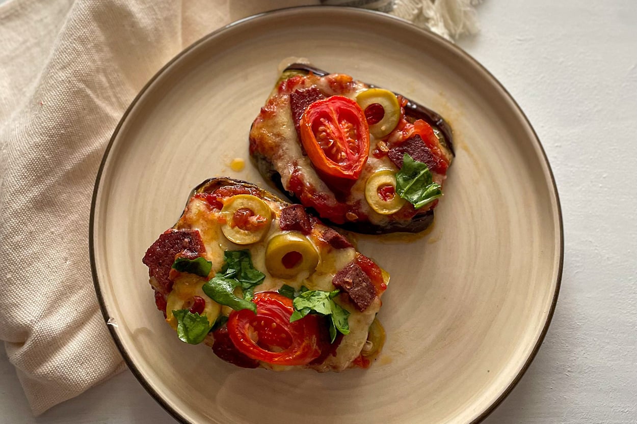 Sağlıklı Beslenenlere: Patlıcan Tabanlı Fit Pizza