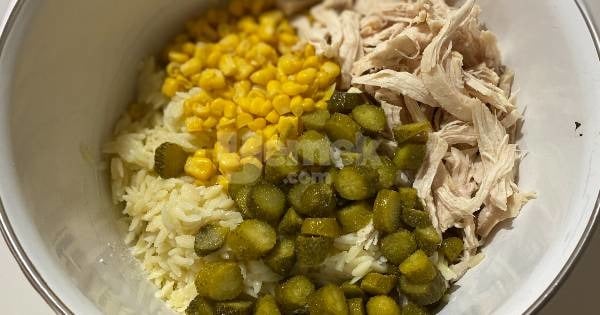 tavuklu-cipsli-salata2