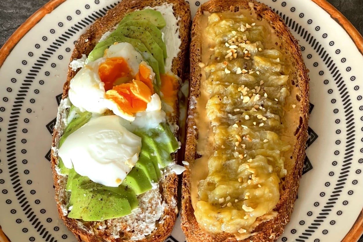 Sağlıklı Başlangıç: Avokadolu Muzlu Açık Tost