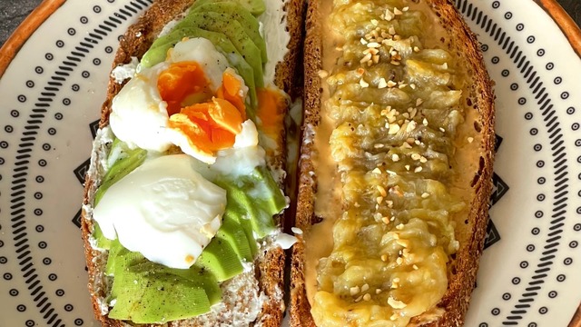 Sağlıklı Başlangıç: Avokadolu Muzlu Açık Tost