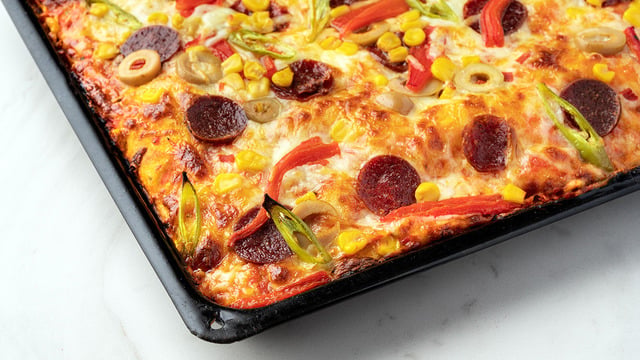 Tam Ölçülü: Anne Usulü Tepsi Pizzası