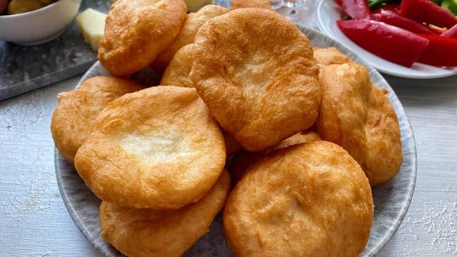 Sadece 2 Malzemeyle: Ekmek Hamurundan Pişi