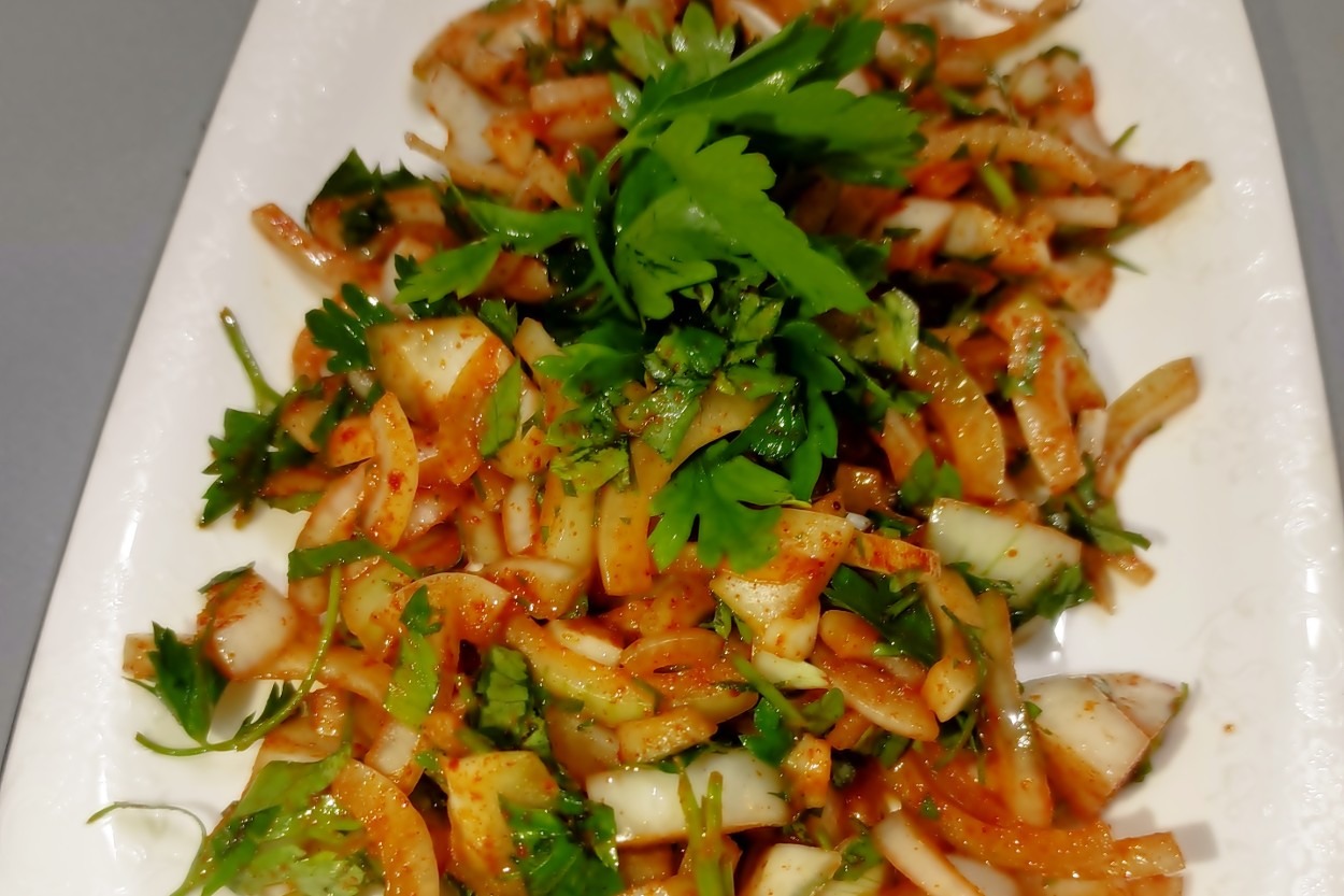 Maydanozu Bol Olsun: Toz Biberli Soğan Salatası