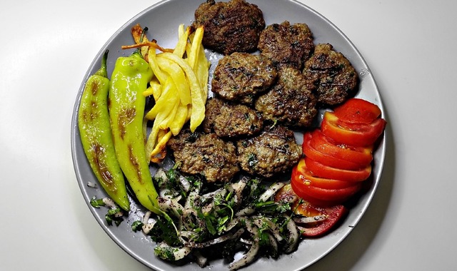 Az Malzemeli: Akçaabat Köftesi