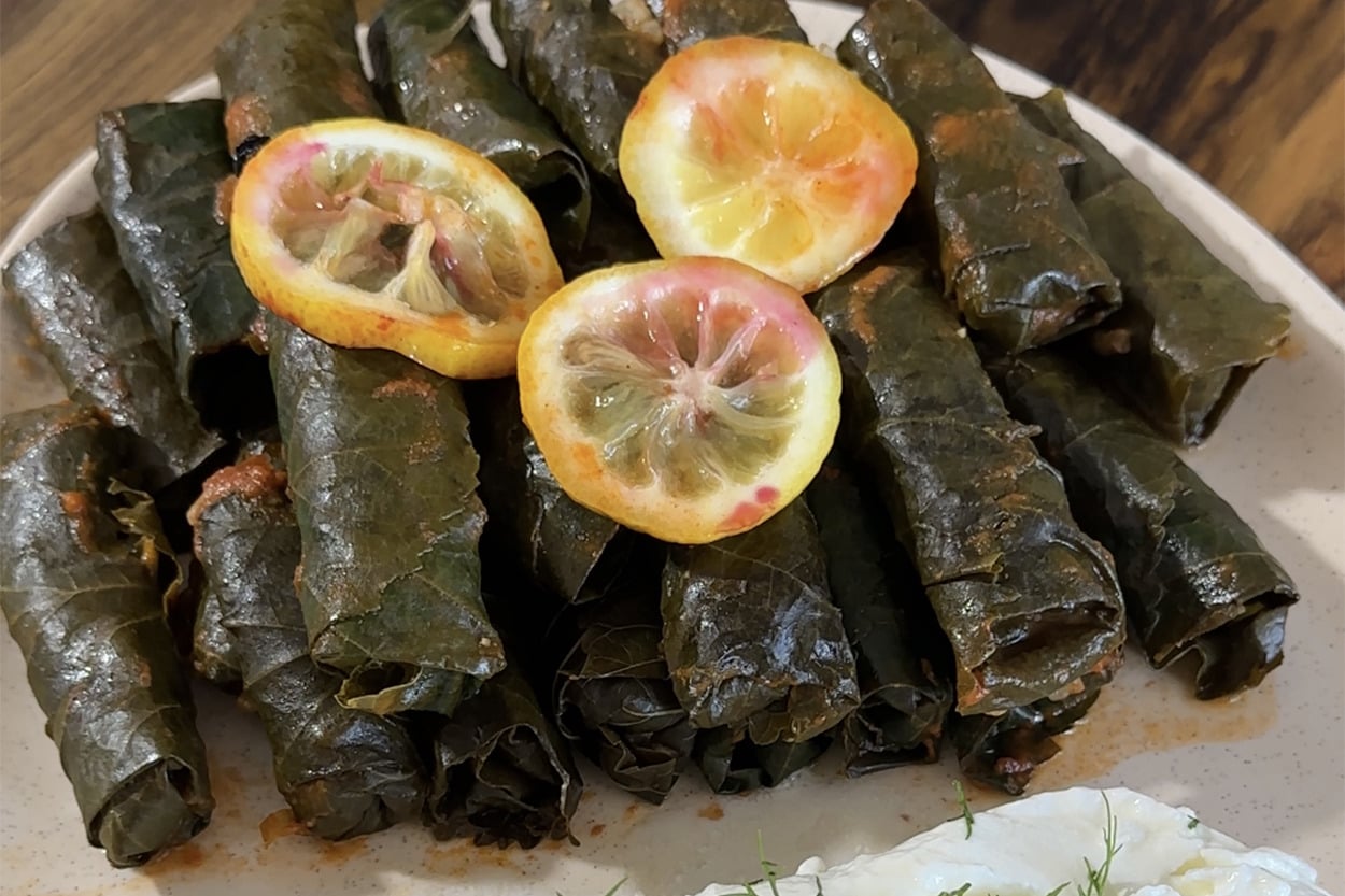 Ekşili Ekşili: Zeytinyağlı Karadut Yaprağı Sarması