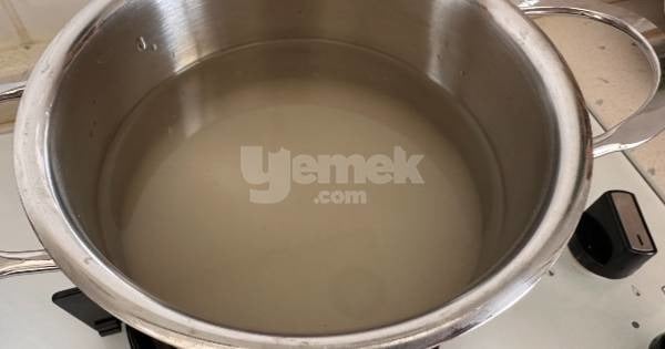 muhallebili-irmik-tatlisi1