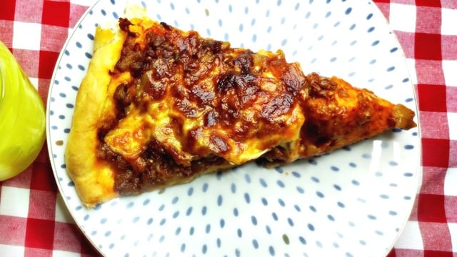 Vejetaryen Lezzet: Patlıcanlı Kaşarlı Pizza