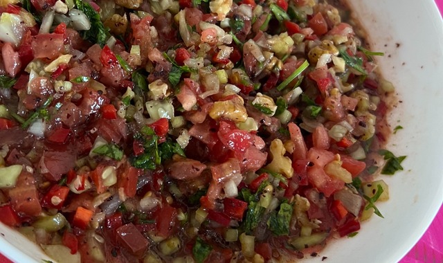 Bol Soslu: Gavurdağı Salatası
